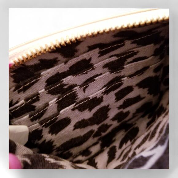 BETSEY JOHNSON Zip Top Leather Studded Wristlet Clutch Stars Hearts Auto Graph - Picture 6 of 7